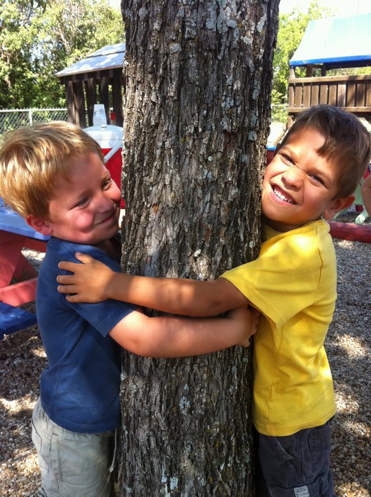 kids hugging tree